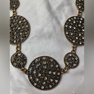 Beautiful Medallion Station Rhinestones‎ Necklace